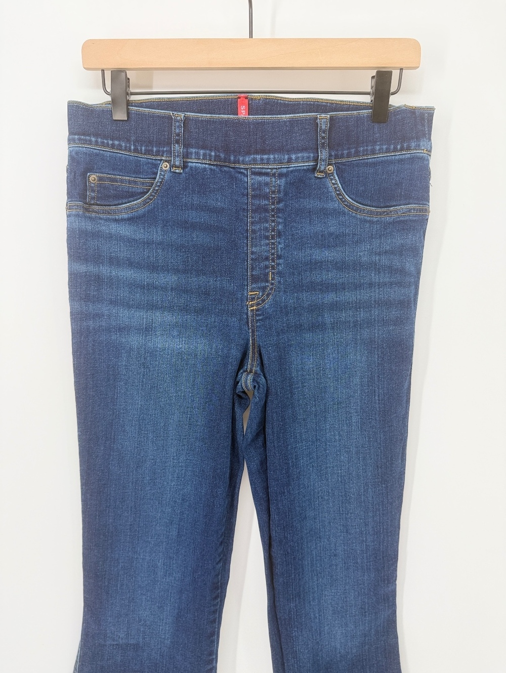 SPANX Stretch Denim Jeggings | Women's Large | Pull-On Shaping Jeans | Pre-Loved - Picture 2 of 5